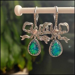 Vera WANG dangly earrings